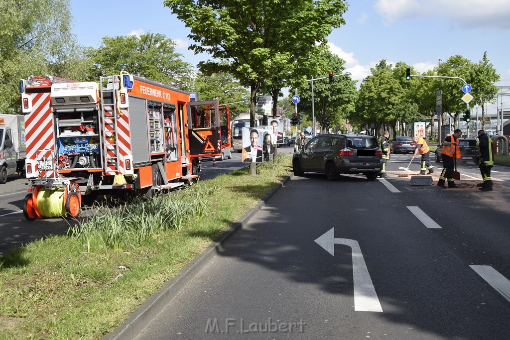 VU Koeln Bayenthal Schoenhauserstr Rheinuferstr P07.JPG - Miklos Laubert